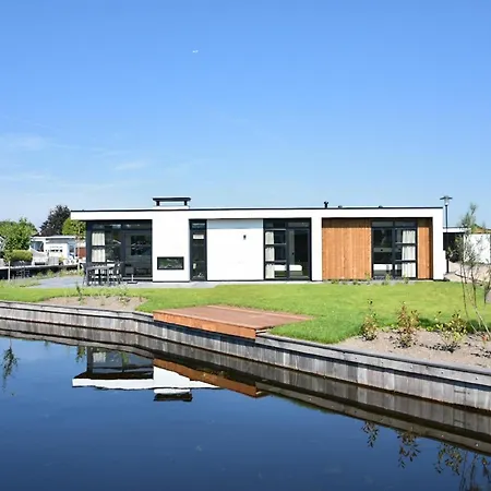 House With Three Bathrooms, On A Holiday Park Vakantiehuis *