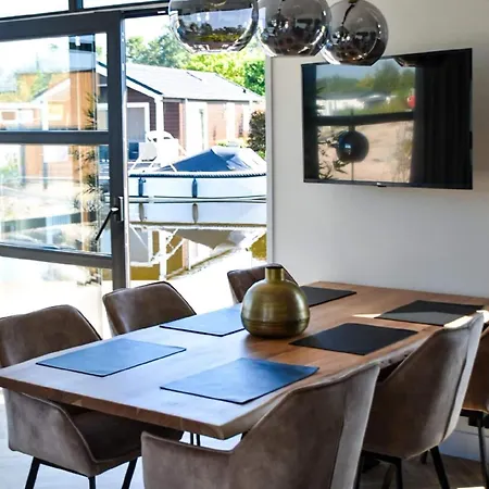 House With Three Bathrooms, On A Holiday Park * Nieuw-Loosdrecht