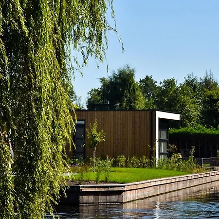 Prázdninový dům House With Three Bathrooms, On A Holiday Park Nieuw-Loosdrecht